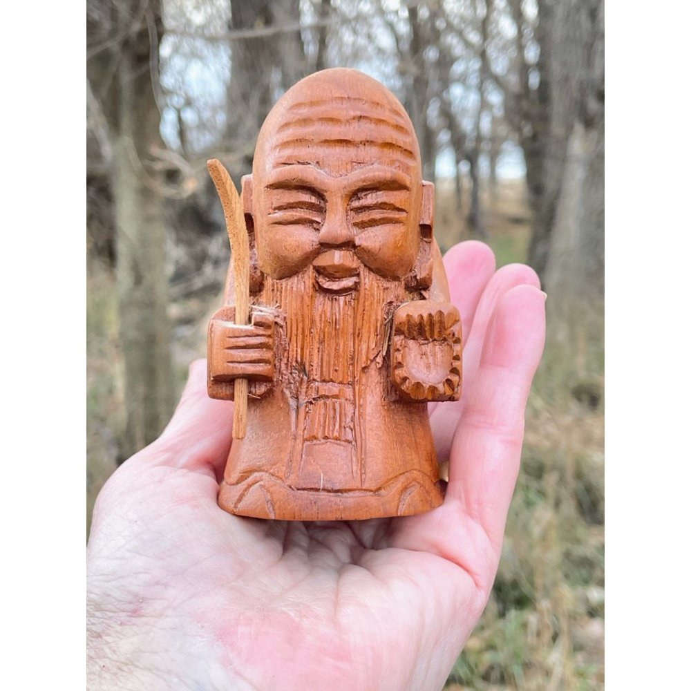 Vintage Carved Wood Asian Man with cane Salt and Pepper shakers - Picture 9 of 11